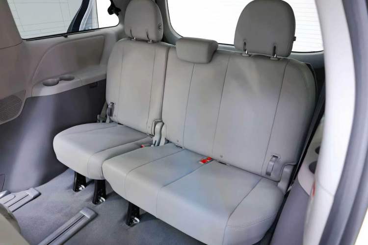 Used Toyota SIENNA  Interior 11