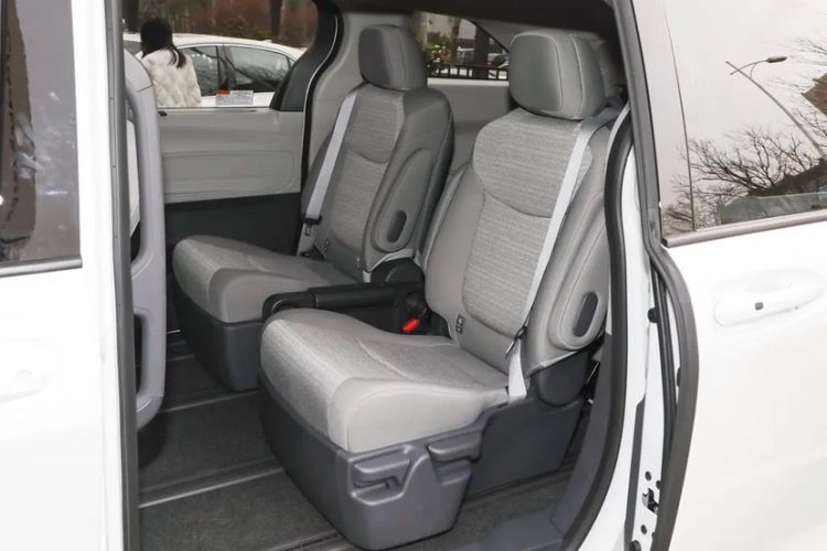 Used Toyota SIENNA 2023 2.5L Hybrid Comfort Edition Interior 2