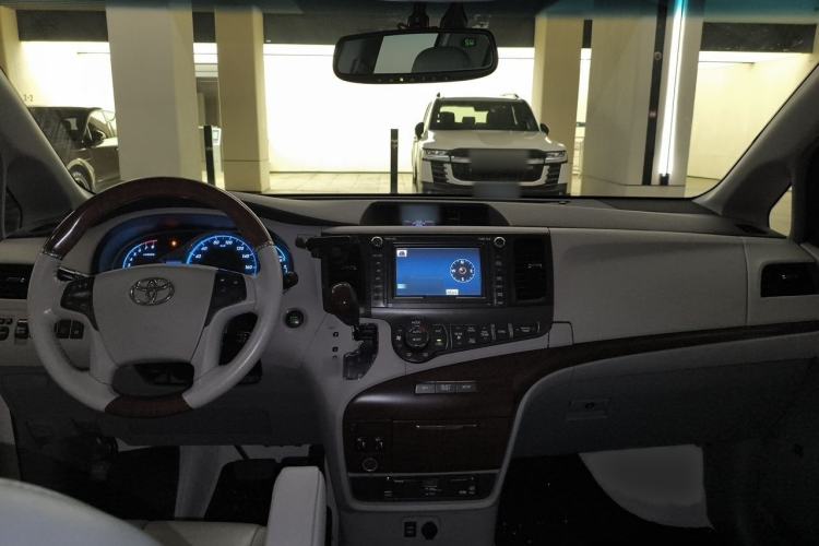 Used Toyota SIENNA  Interior 2