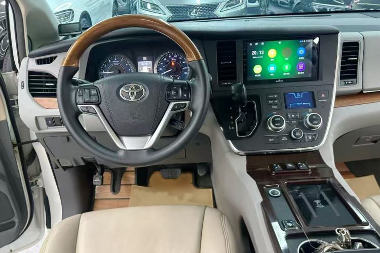 Used Toyota SIENNA  Interior 2