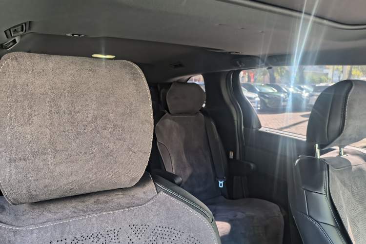 Used Toyota SIENNA 2024 2.5L Hybrid Four-Wheel Drive Prestige Edition Interior 3