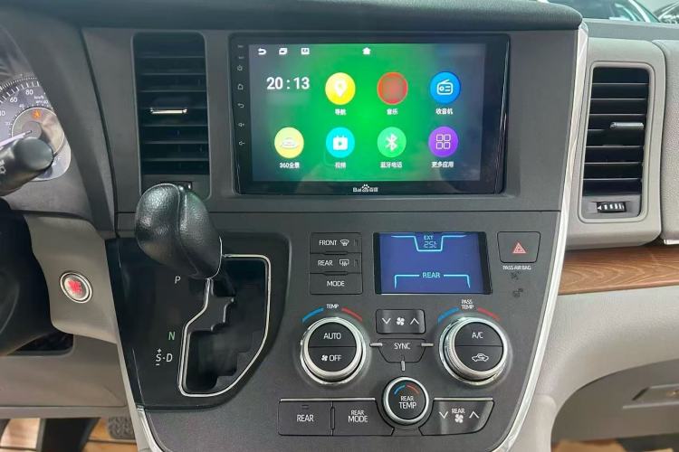 Used Toyota SIENNA  Interior 3