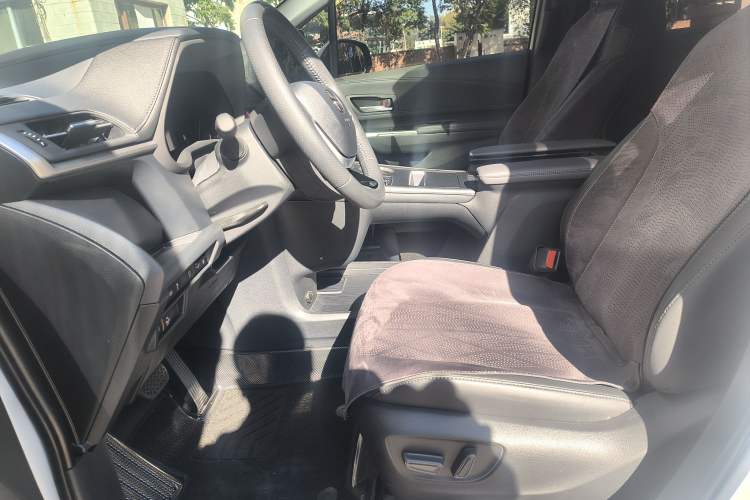 Used Toyota SIENNA 2024 2.5L Hybrid Four-Wheel Drive Prestige Edition Interior 4