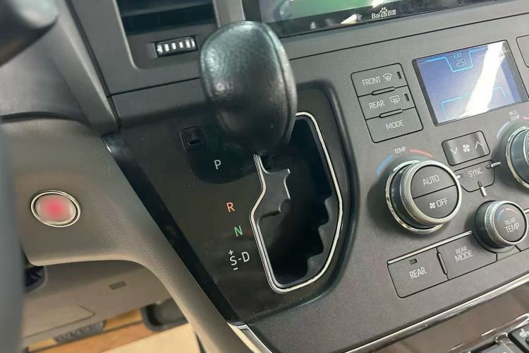 Used Toyota SIENNA  Interior 4