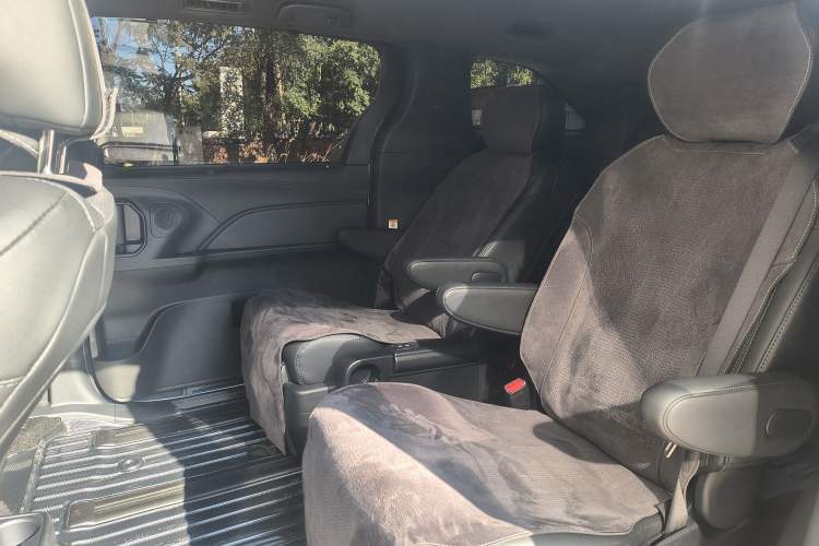 Used Toyota SIENNA 2024 2.5L Hybrid Four-Wheel Drive Prestige Edition Interior 5