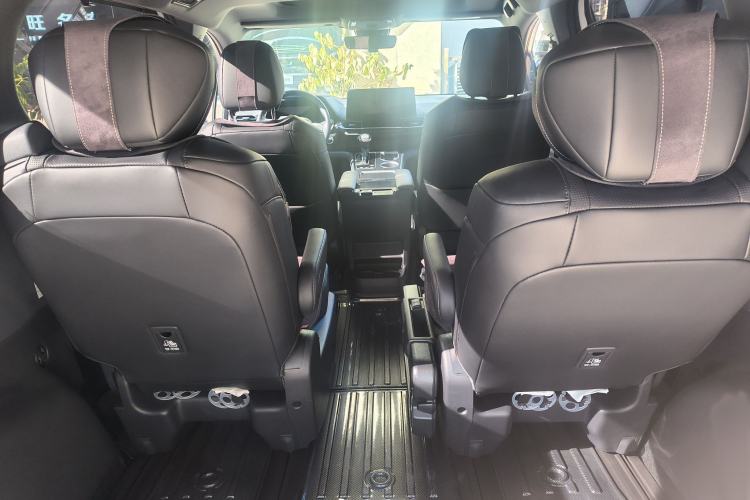 Used Toyota SIENNA 2024 2.5L Hybrid Four-Wheel Drive Prestige Edition Interior 6