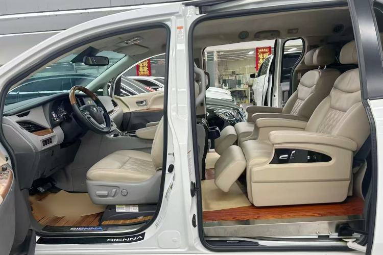 Used Toyota SIENNA  Interior 6