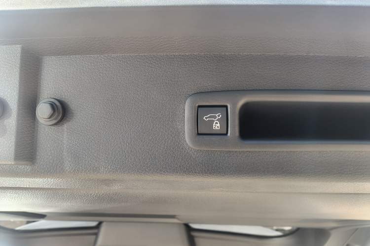 Used Toyota SIENNA 2024 2.5L Hybrid Four-Wheel Drive Prestige Edition Interior 8