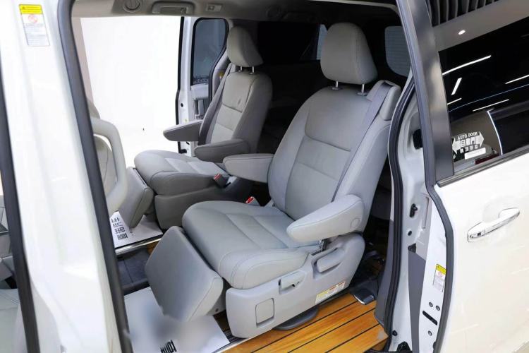 Used Toyota SIENNA  Interior 9