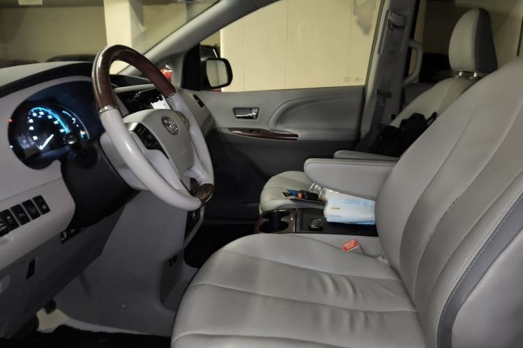Used Toyota SIENNA  Left Front Seat