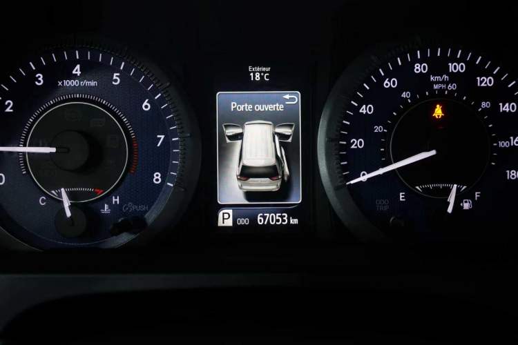 Used Toyota SIENNA  Odometer Close Up