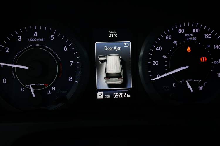 Used Toyota SIENNA  Odometer Close Up