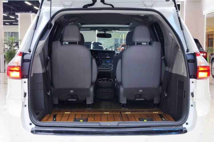 Used Toyota SIENNA  Trunk