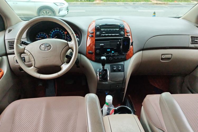 Used Toyota SIENNA 2005 3.3 XLE Center Console