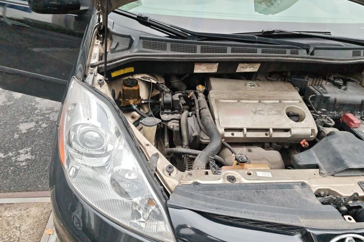 Used Toyota SIENNA 2005 3.3 XLE Engine Bay Right