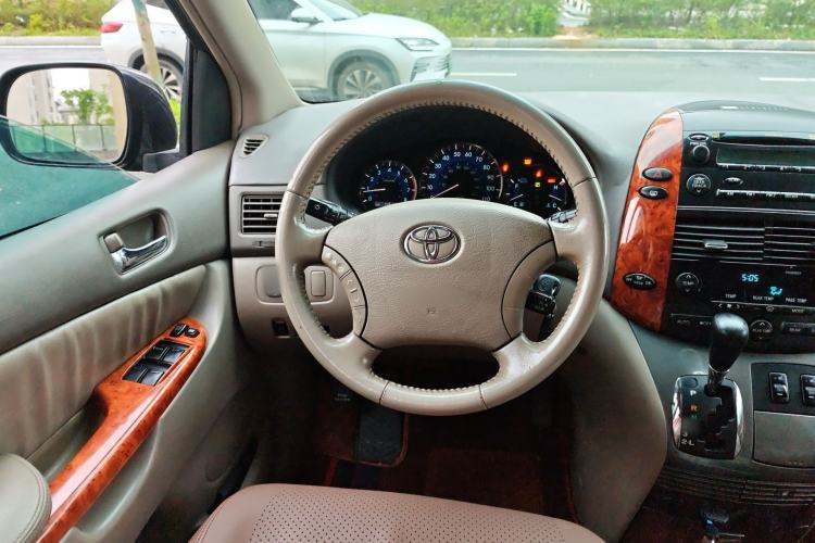 Used Toyota SIENNA 2005 3.3 XLE Steering Wheel