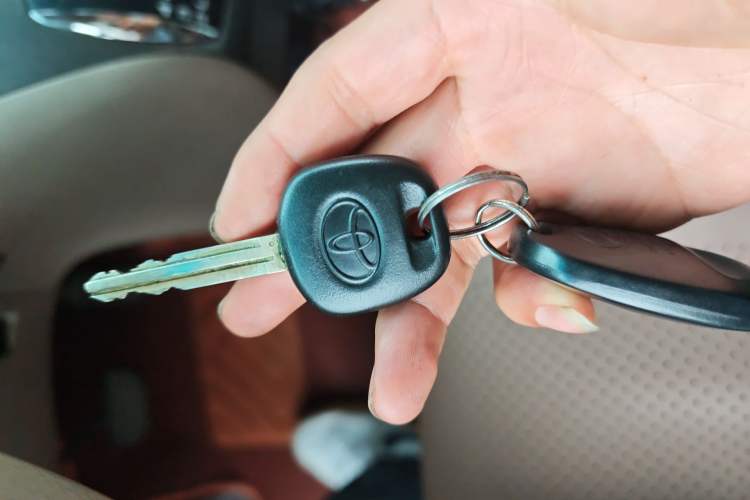 Used Toyota SIENNA 2005 3.3 XLE Vehicle Key