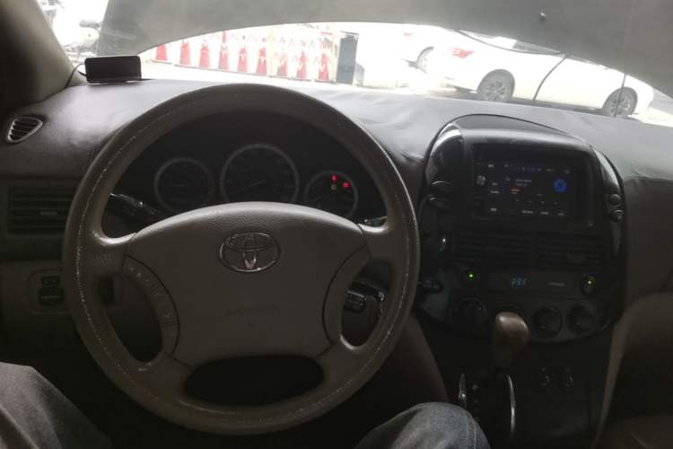 Used Toyota SIENNA 2005 3.3 XLE Center Console