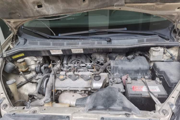 Used Toyota SIENNA 2005 3.3 XLE Engine Bay
