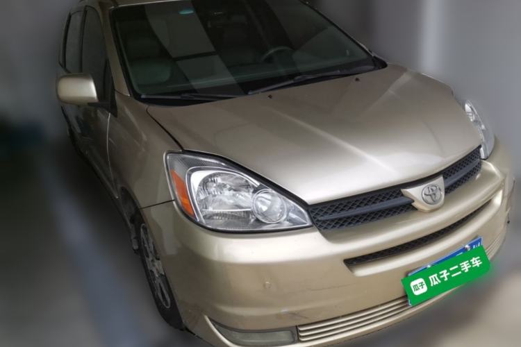 Used Toyota SIENNA 2005 3.3 XLE Front Right 45 Deg