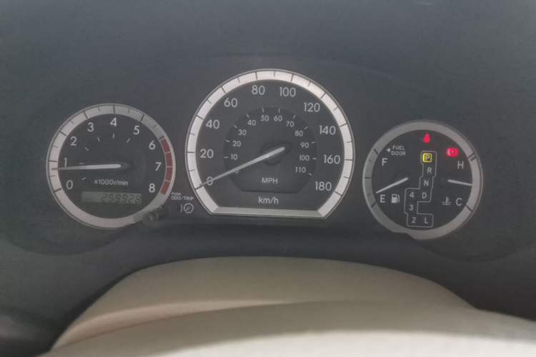 Used Toyota SIENNA 2005 3.3 XLE Instrument Cluster
