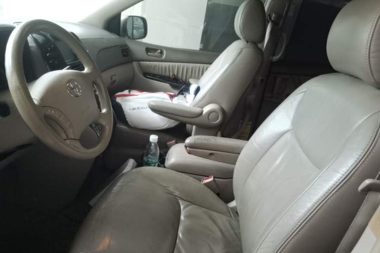 Used Toyota SIENNA 2005 3.3 XLE Left Front Seat