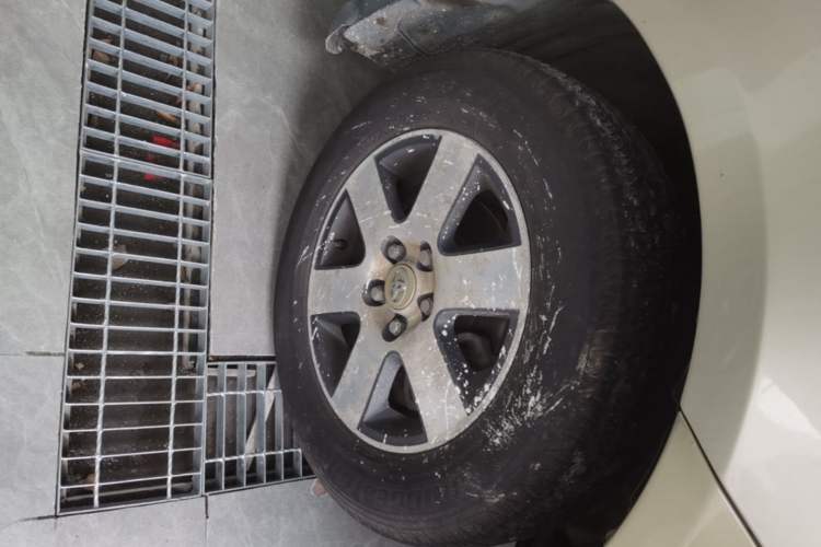Used Toyota SIENNA 2005 3.3 XLE Right Front Wheel Hub
