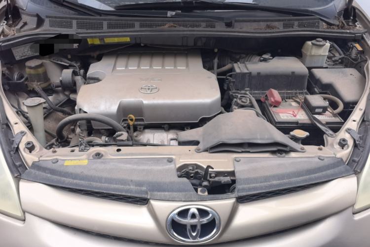 Used Toyota SIENNA  Engine Bay