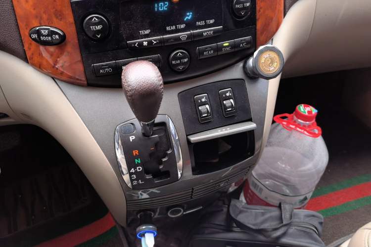 Used Toyota SIENNA  Gear Lever