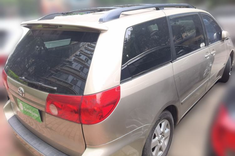 Used Toyota SIENNA  Rear Right 45 Deg