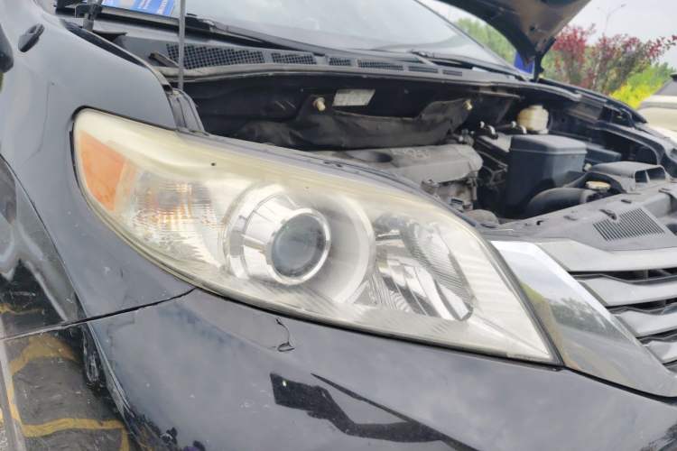 Used Toyota SIENNA 2011 2.7L Two-Wheel-Drive Automatic Trim Right Front Headlight