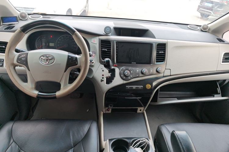 Used Toyota SIENNA 2011 2.7L Two-Wheel-Drive Automatic Trim Center Console