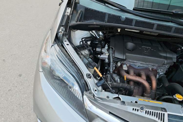 Used Toyota SIENNA 2011 2.7L Two-Wheel-Drive Automatic Trim Engine Bay Right