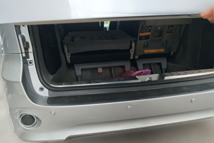 Used Toyota SIENNA 2011 2.7L Two-Wheel-Drive Automatic Trim Trunk