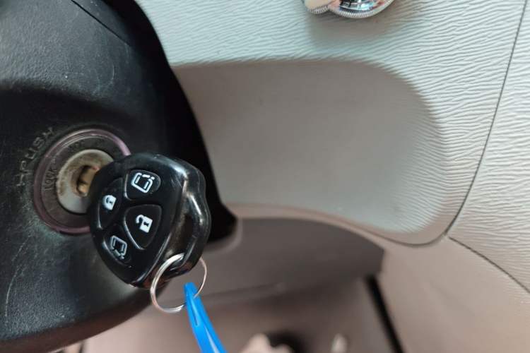 Used Toyota SIENNA 2011 2.7L Two-Wheel-Drive Automatic Trim Vehicle Key