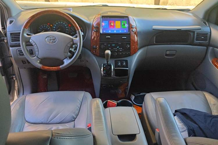 Used Toyota SIENNA 2011 3.5L Base Version Center Console