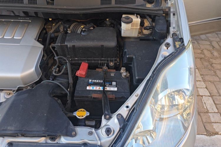 Used Toyota SIENNA 2011 3.5L Base Version Engine Bay Left