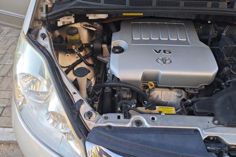 Used Toyota SIENNA 2011 3.5L Base Version Engine Bay Right