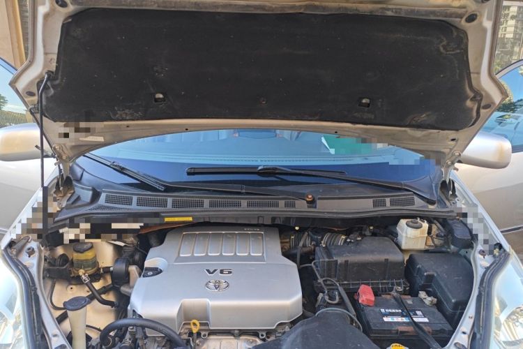 Used Toyota SIENNA 2011 3.5L Base Version Engine Bay
