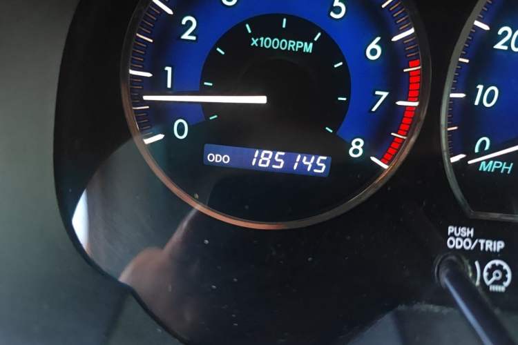 Used Toyota SIENNA 2011 3.5L Base Version Odometer Close Up