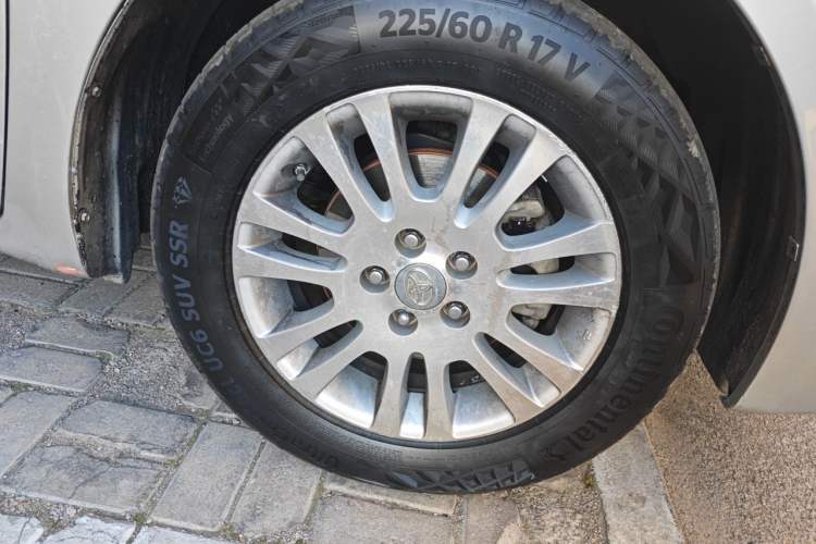 Used Toyota SIENNA 2011 3.5L Base Version Right Front Wheel Hub
