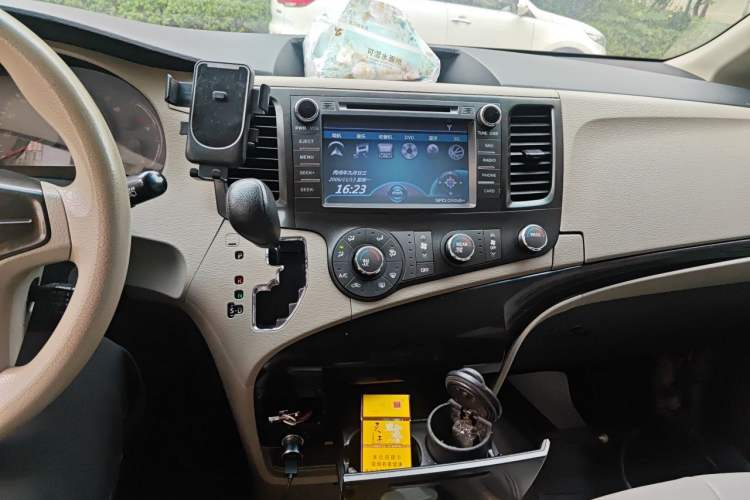 Used Toyota SIENNA 2011 3.5L Base Version Audio And AC Panel