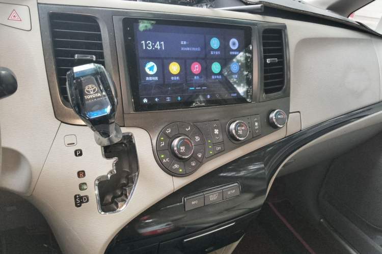 Used Toyota SIENNA  Audio And AC Panel