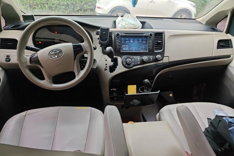 Used Toyota SIENNA 2011 3.5L Base Version Center Console