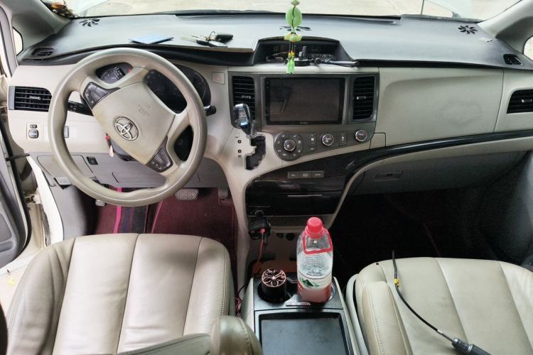 Used Toyota SIENNA  Center Console