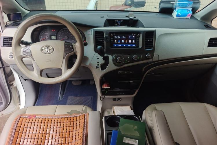 Used Toyota SIENNA 2011 2.7L Two-Wheel-Drive Automatic Trim Center Console