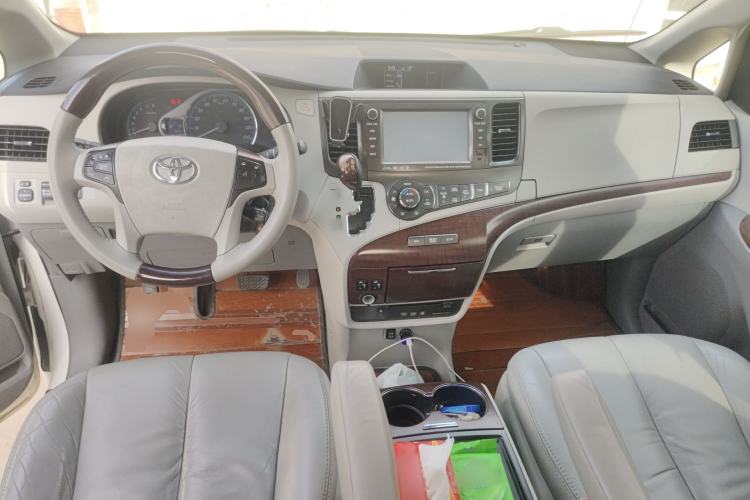 Used Toyota SIENNA 2011 3.5L Parallel Import Center Console