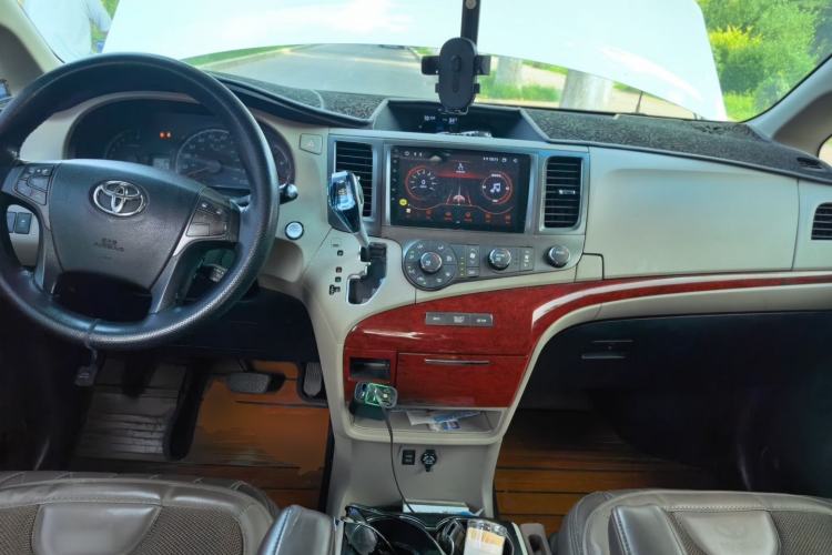 Used Toyota SIENNA  Center Console