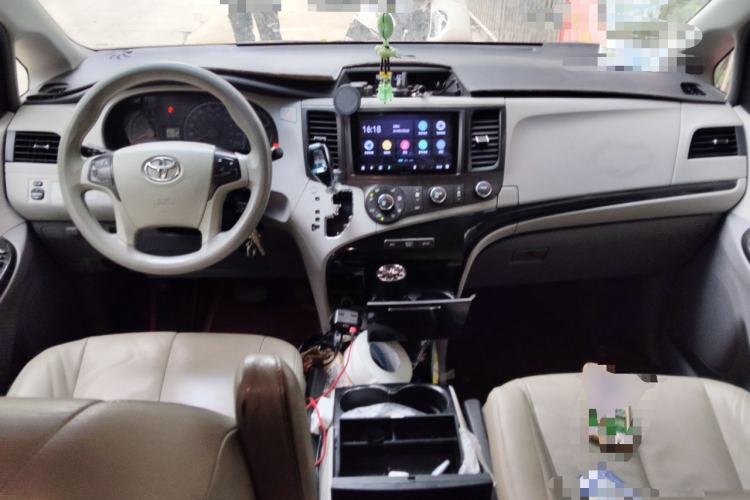 Used Toyota SIENNA  Center Console