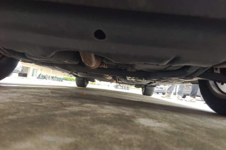 Used Toyota SIENNA 2011 2.7L Two-Wheel-Drive Automatic Trim Chassis Front